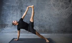 Nam giới có thể đẩy lùi rối loạn cương dương với động tác Yoga Uttanasana
